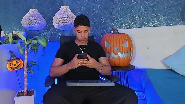 Zayne cross online show from October 18, 5:21 am