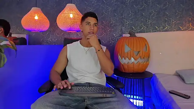 Zayne cross online show from October 21, 5:30 am