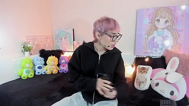 Strawberry Kitty  online show from December 15, 3:55 am