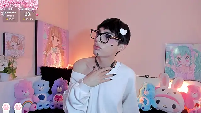 Strawberry Kitty  online show from February 8, 4:16 am