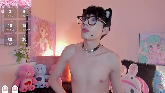 Strawberry Kitty  online show from March 6, 3:58 am