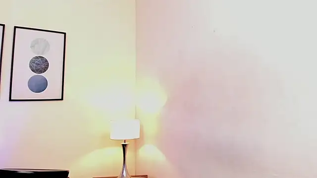 Amelia Brixton online show from April 3, 4:10 am