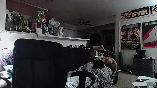 biggerisbetter12 online show from April 12, 2:16 am