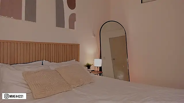 Little Emma 11 online show from March 20, 1:27 pm