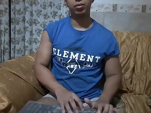 Snapshot of andresq45022 chatting on October 25, 6:10 am andresq45022 online show from October 25, 6:10 am