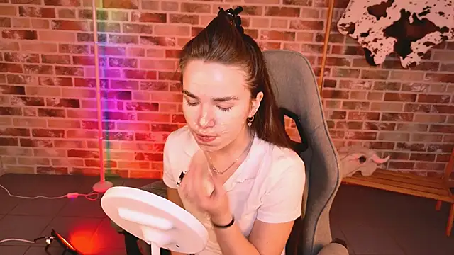 May Bloom online show from March 19, 4:11 pm