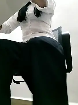 Snapshot of emi_jp chatting on November 1, 5:31 am emi jp online show from November 1, 5:31 am