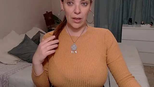 Snapshot of ginger_mommy chatting on May 5, 7:38 am ginger mommy online show from May 5, 7:38 am