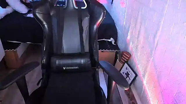 MartesBratty online show from April 28, 9:31 pm