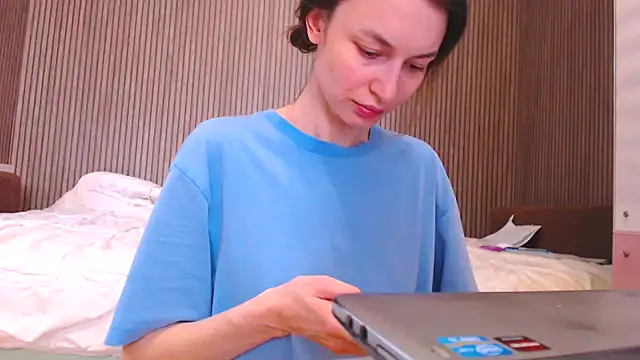 Snapshot of JesVice chatting on October 18, 9:32 am JesVice online show from October 18, 9:32 am