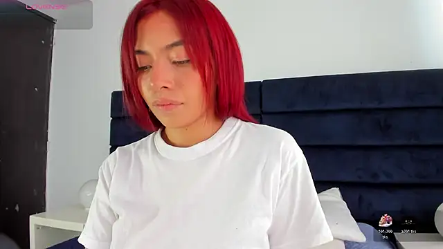 Snapshot of melanie_roux__ chatting on February 10, 2:10 pm melanie roux online show from February 10, 2:10 pm