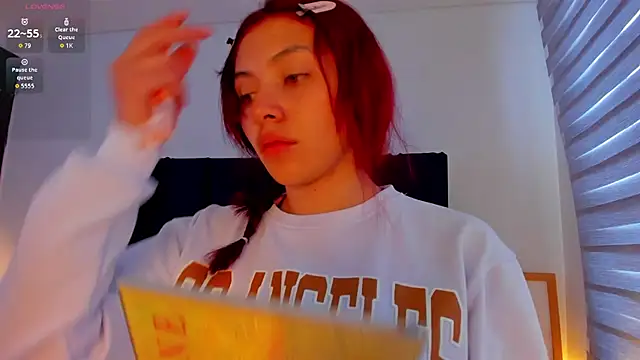 melanie roux   online show from March 28, 12:27 pm