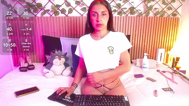 Snapshot of Lunaa_07 chatting on May 27, 5:04 am Lunaa 07 online show from May 27, 5:04 am
