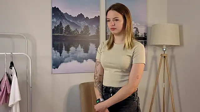 Snapshot of GillianSewer chatting on October 19, 4:35 am GillianSewer online show from October 19, 4:35 am