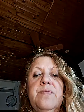 Snapshot of JennyInVegas chatting on May 21, 3:35 am JennyInVegas online show from May 21, 3:35 am