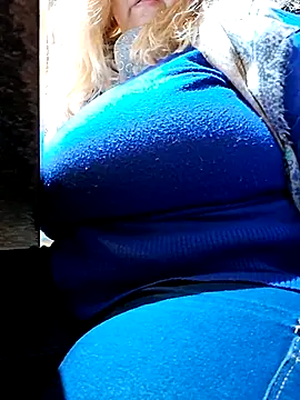 Snapshot of JennyInVegas chatting on May 21, 3:52 pm JennyInVegas online show from May 21, 3:52 pm