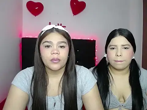 2moons full of love online show from February 17, 5:26 am