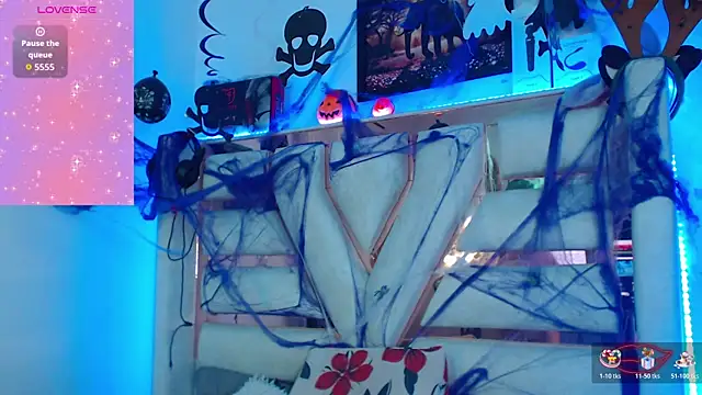 Snapshot of Hanna_Plum chatting on October 25, 4:20 am Hanna Plum online show from October 25, 4:20 am