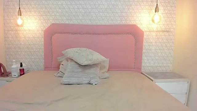 TAYLORMEYER1 online show from April 15, 3:35 am