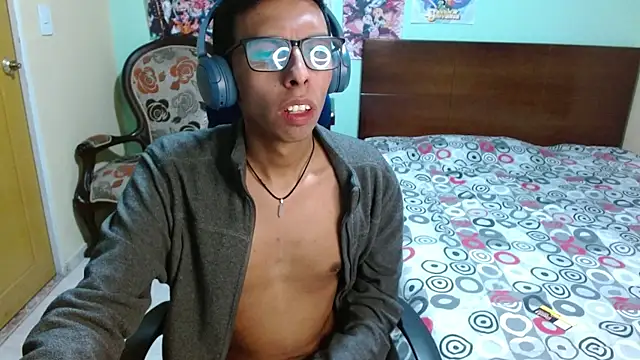 Snapshot of DavTwink3100 chatting on November 13, 1:37 am DavTwink3100 online show from November 13, 1:37 am