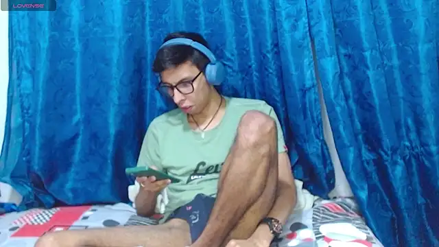 DavTwink3100 online show from April 14, 1:33 am