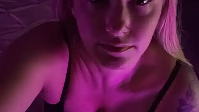 Snapshot of jvixen92 chatting on October 20, 5:08 am jvixen92 online show from October 20, 5:08 am