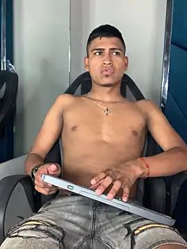 Emiliano Reyes online show from March 21, 3:44 am