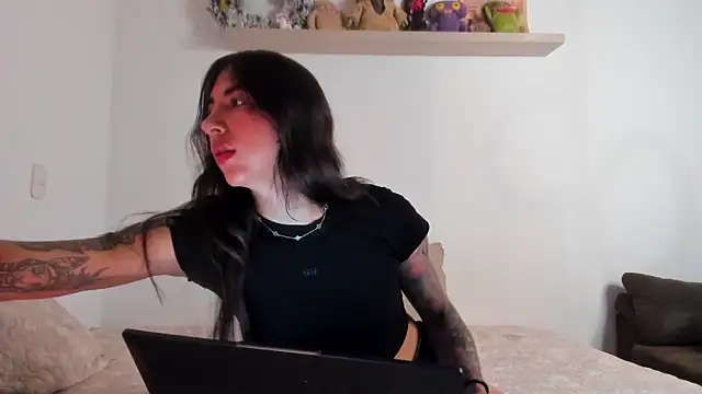 valeriahornier online show from April 17, 2:03 am