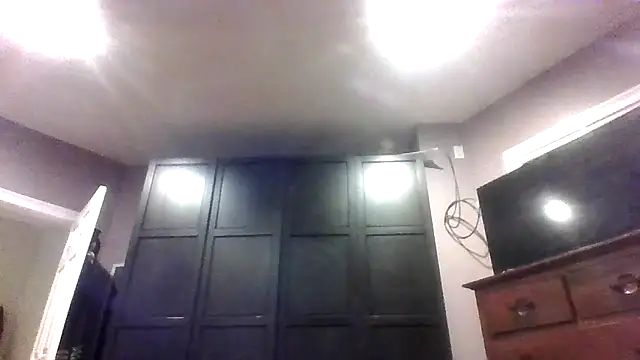 Snapshot of burby79 chatting on July 5, 3:13 am burby79 online show from July 5, 3:13 am
