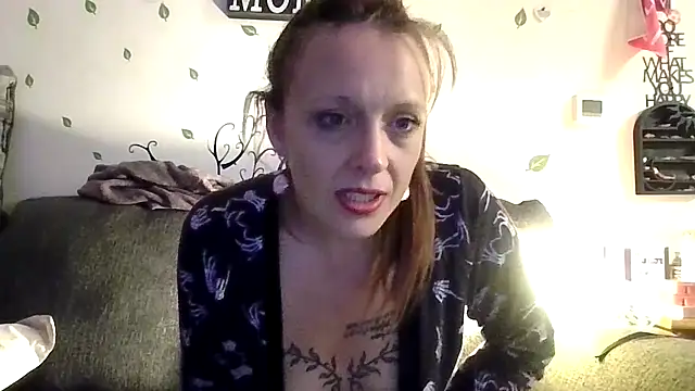 Snapshot of LoveLibz169 chatting on October 26, 6:19 am LoveLibz169 online show from October 26, 6:19 am