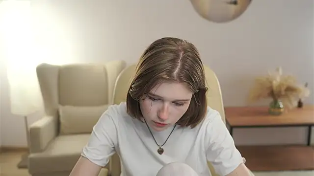 Snapshot of YungLewman chatting on October 19, 7:09 am YungLewman online show from October 19, 7:09 am