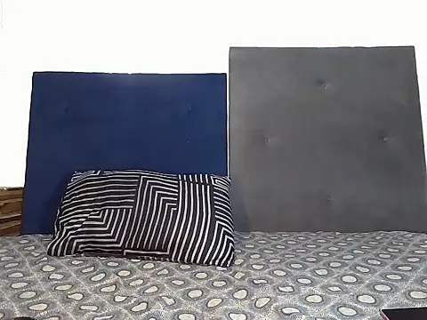 MinnieBee101 online show from April 1, 2:03 pm