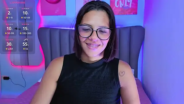 Snapshot of Aria_Russo chatting on June 2, 2:52 pm Aria Russo online show from June 2, 2:52 pm