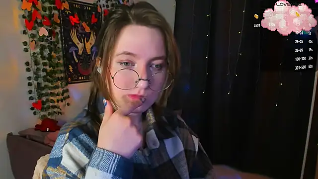 Snapshot of fairy_tara chatting on February 6, 9:29 pm fairy tara online show from February 6, 9:29 pm