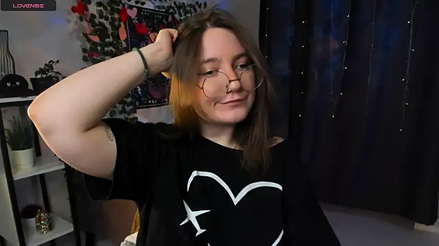 Snapshot of fairy_tara chatting on February 21, 2:18 pm fairy tara online show from February 21, 2:18 pm