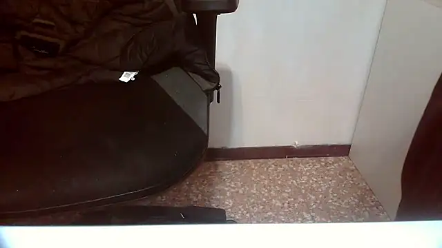 Snapshot of topg84 chatting on February 6, 5:16 pm topg84 online show from February 6, 5:16 pm