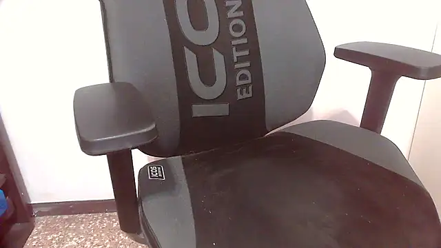 Snapshot of topg84 chatting on February 17, 6:58 pm topg84 online show from February 17, 6:58 pm