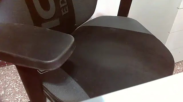 Snapshot of topg84 chatting on March 1, 6:32 pm topg84 online show from March 1, 6:32 pm