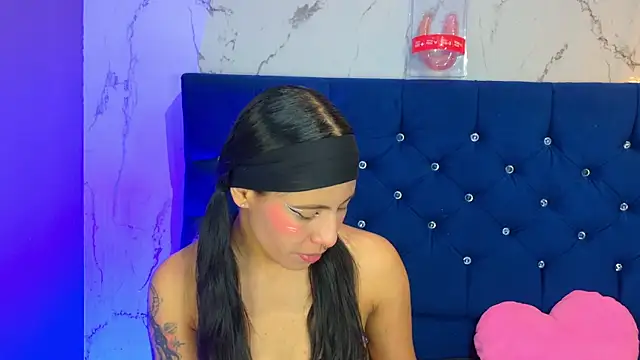 Snapshot of Dakotaa_Johnson chatting on May 2, 11:10 pm Dakotaa Johnson online show from May 2, 11:10 pm