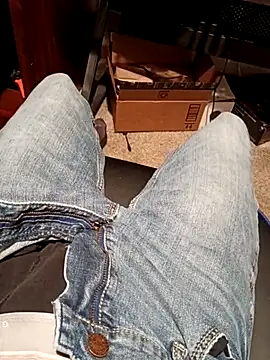 Snapshot of SirDirty34 chatting on October 19, 6:03 am SirDirty34 online show from October 19, 6:03 am