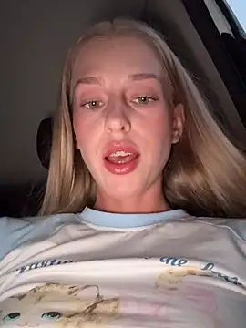 kira mia online show from March 1, 3:14 pm