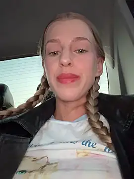 kira mia online show from March 11, 3:51 pm