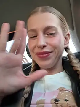 kira mia online show from March 30, 3:57 pm