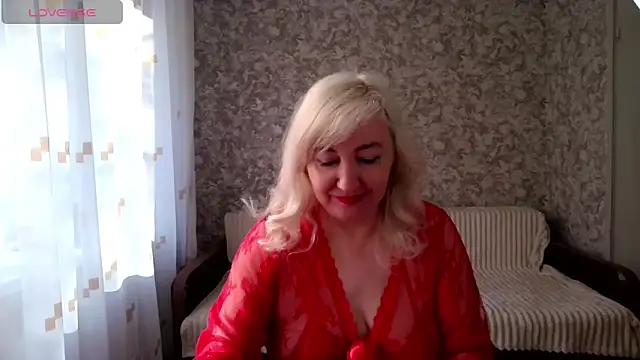 Snapshot of LadyKriss chatting on May 5, 3:47 am LadyKriss online show from May 5, 3:47 am