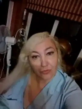 Snapshot of LadyKriss chatting on May 23, 7:18 pm LadyKriss online show from May 23, 7:18 pm