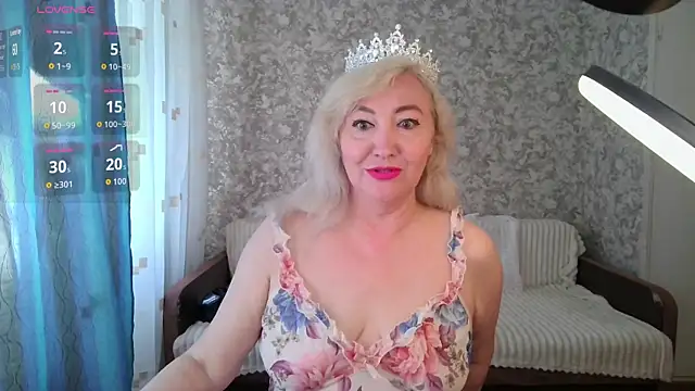 Snapshot of LadyKriss chatting on July 9, 5:00 am LadyKriss online show from July 9, 5:00 am