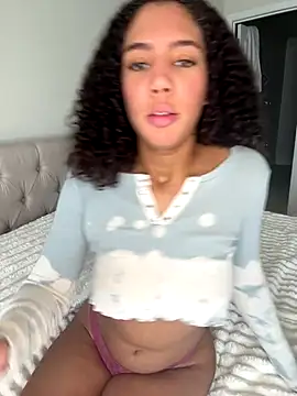 Snapshot of yourfavegirlnextdoor chatting on October 26, 2:45 pm yourfavegirlnextdoor online show from October 26, 2:45 pm