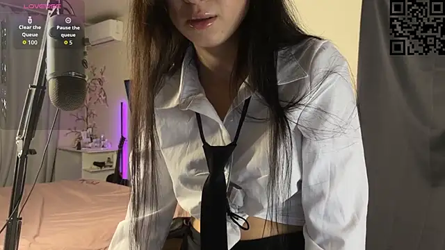 ella simons online show from November 6, 1:06 am