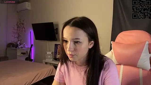 ella simons online show from November 9, 12:20 am