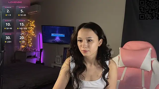 ella simons online show from November 23, 1:05 am